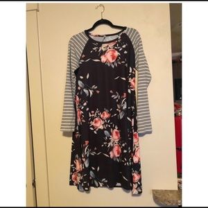 Dresses bundle! Red and Floral Dresses